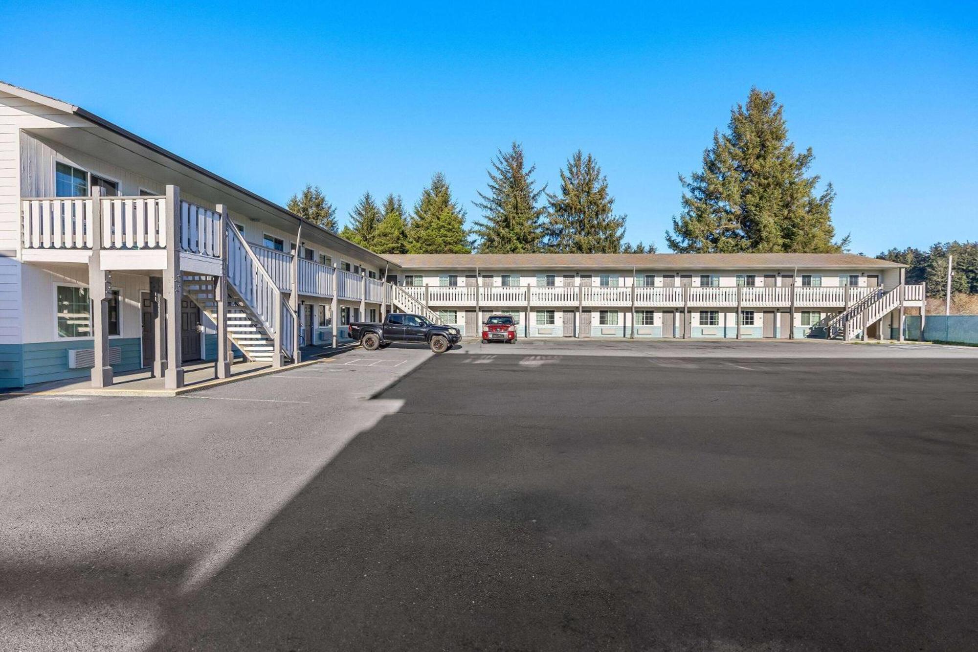 Super 8 By Wyndham Crescent City Exteriör bild