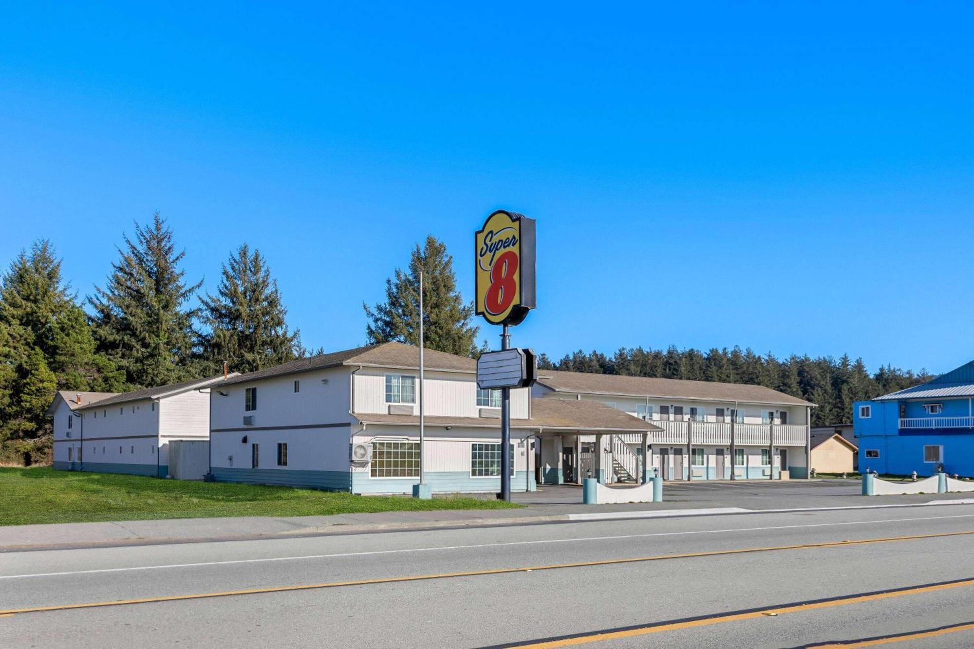 Super 8 By Wyndham Crescent City Exteriör bild